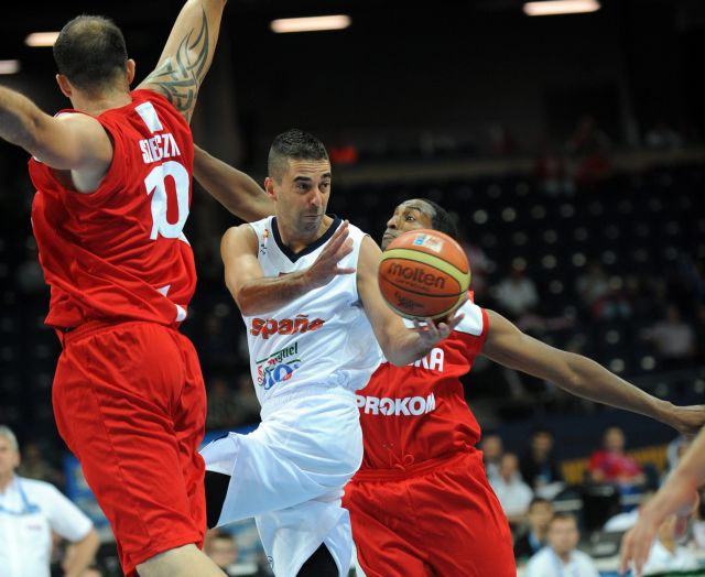 Ίδρωσε η Ισπανία, άνετη η Τουρκία, με το δεξί και η Λιθουανία