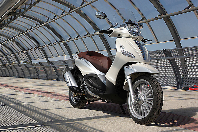 Οδηγούμε το Piaggio Beverly 300ie