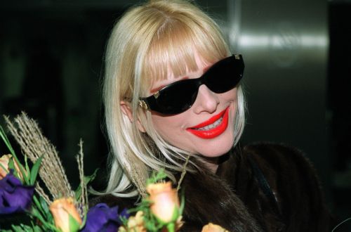 Η Τσιτσιολίνα γίνεται 60 ετών και παίρνει παχυλή βουλευτική σύνταξη