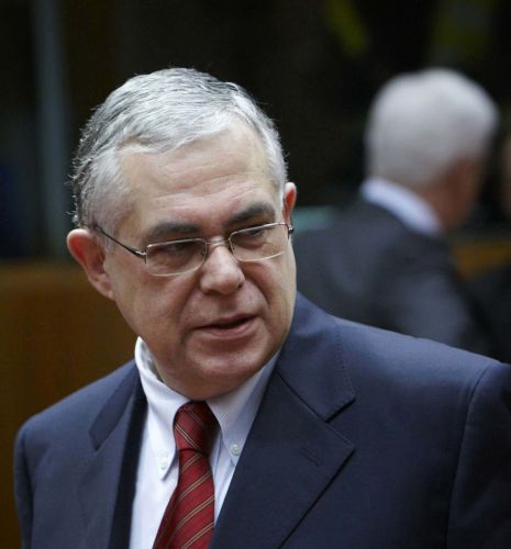 Η Ελλάδα πρέπει να αντιτεθεί σε μεγαλύτερο κούρεμα του χρέους, λέει ο Λ.Παπαδήμος