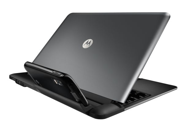 Κυκλοφορεί στην ελληνική αγορά το smartphone-τρανσφόρμερ της Motorola