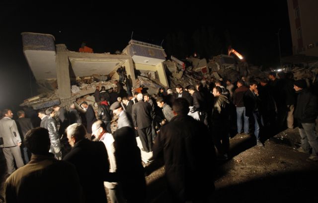 Ισχυρός σεισμός ισοπέδωσε χωριά στην ανατολική Τουρκία, δεκάδες οι νεκροί