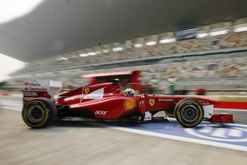 F1 – GP Ινδίας 2011, ΕΔ1-2: Ο F. Massa στην κορυφή, ποινή για τον L. Hamilton