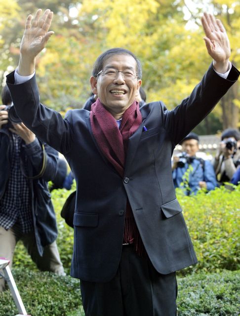 Ο «ουρανοκατέβατος» ανεξάρτητος δήμαρχος της Σεούλ θορυβεί το κατεστημένο