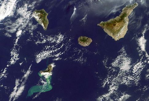 Ένα νησί γεννιέται στο ηφαιστειακό σύμπλεγμα των Κανάριων