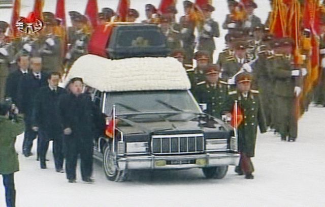 Τον Κιμ Γιονγκ-Ιλ αποχαιρέτησαν την Τετάρτη οι Βορειοκορεάτες