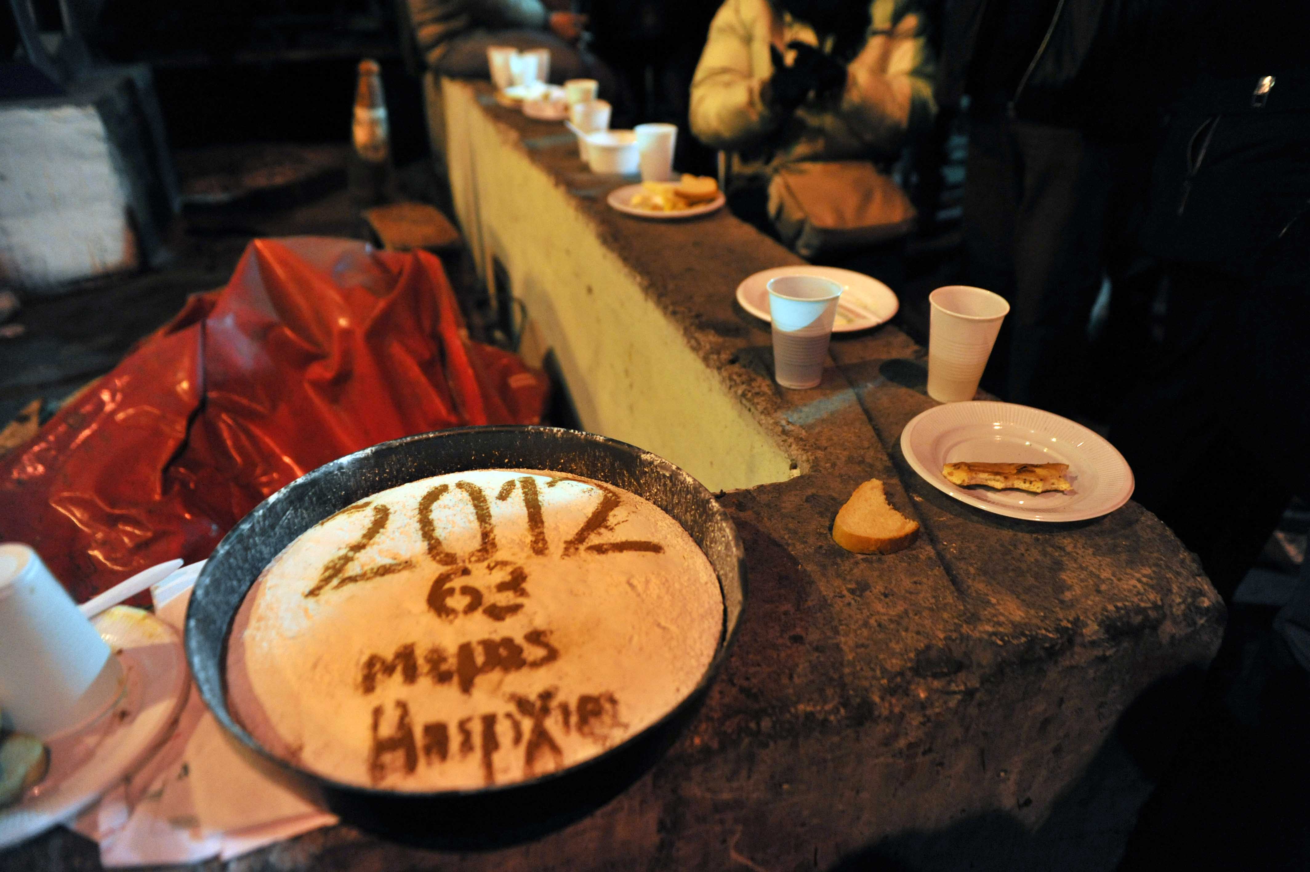 Ξεχωριστό πρωτοχρονιάτικο ρεβεγιόν για τους απεργούς της Ελληνικής Χαλυβουργίας