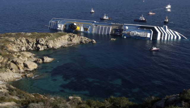 Τρεις νεκροί και δεκάδες αγνοούμενοι σε προσάραξη κρουαζιερόπλοιου κοντά στην Τοσκάνη