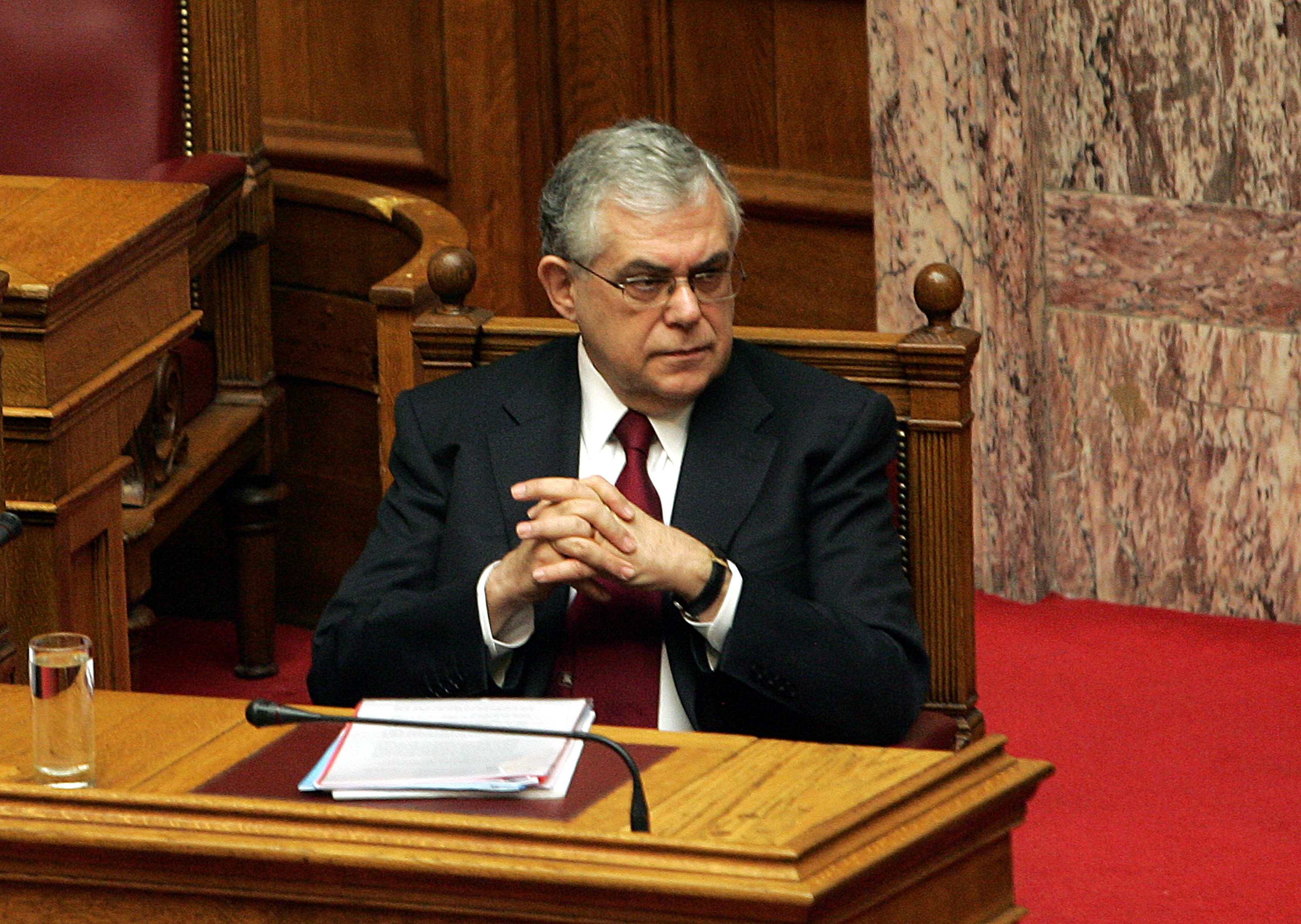 Με συναπόφαση των τριών πολιτικών αρχηγών PSI και νέα σύμβαση, λέει ο κυβερνητικός εκπρόσωπος