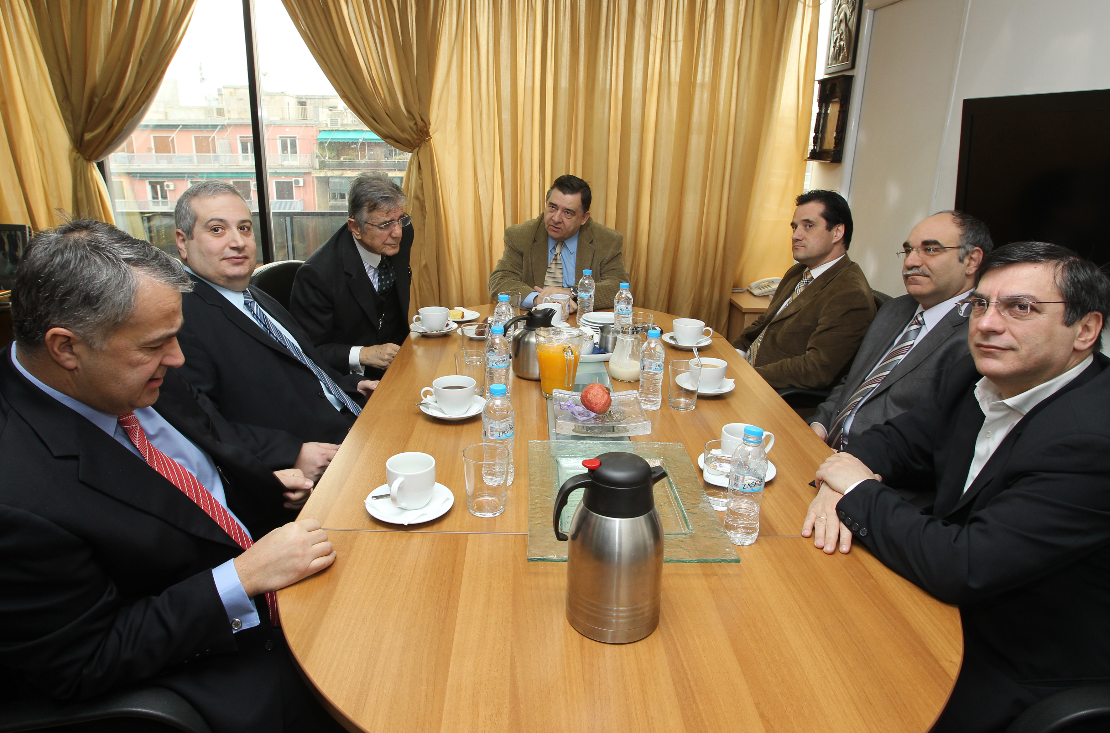 Ο ΛΑΟΣ απειλεί με αποχώρηση από την κυβέρνηση αν συνεχιστούν οι «αδέσποτες» νομοθετικές πρωτοβουλίες