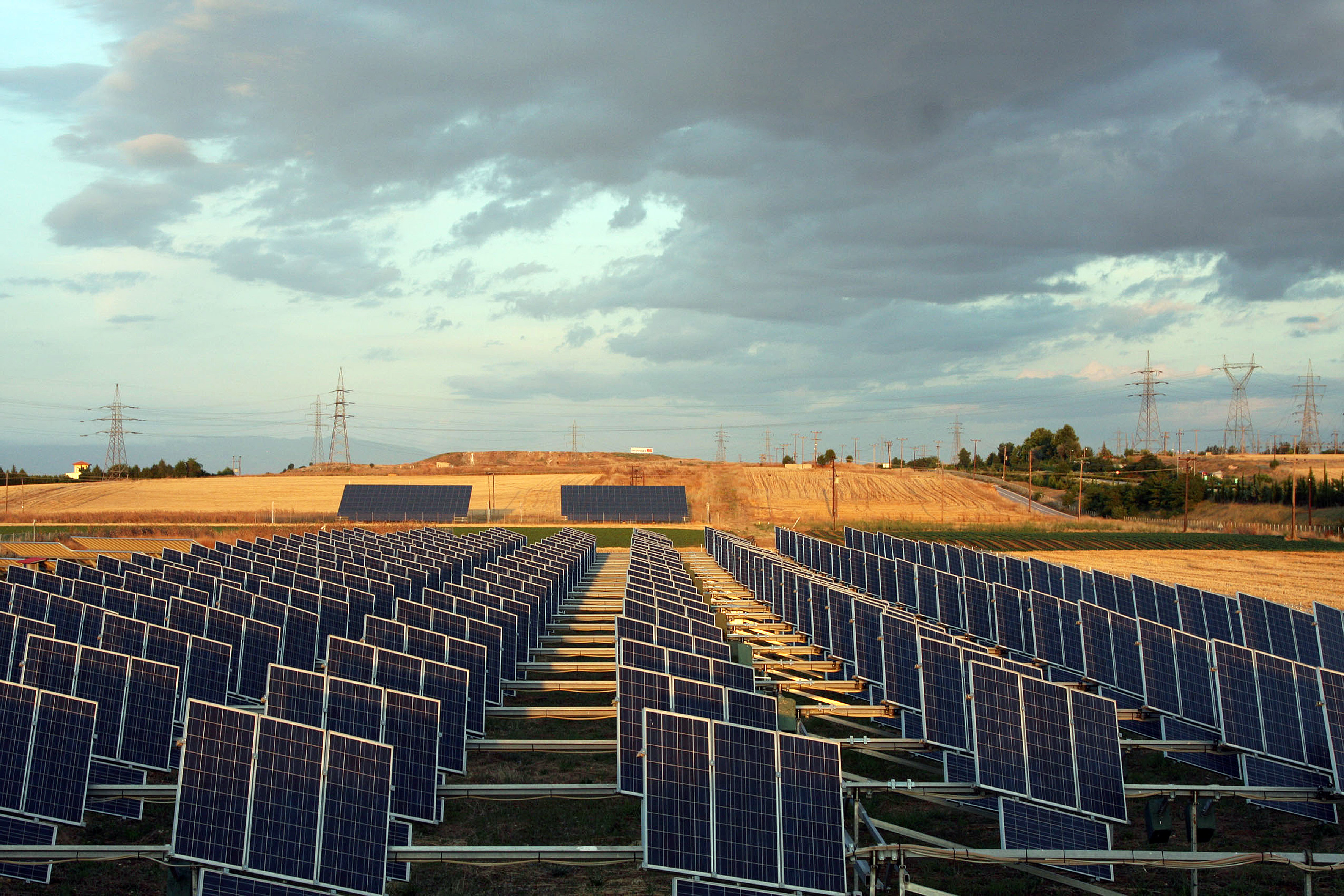 ΥΠΕΚΑ: Μείωση των εγγυημένων τιμών στα φωτοβολταϊκά.