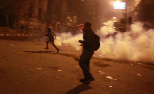 Ευθύνες στο κράτος για την ποδοσφαιρική τραγωδία ρίχνουν οι διαδηλωτές στην Αίγυπτο