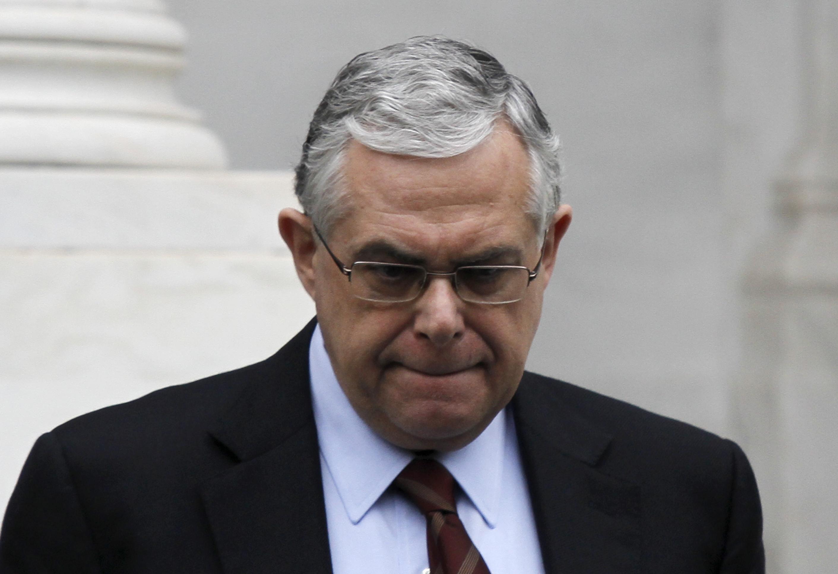 Μπαράζ επαφών Παπαδήμου στο Μαξίμου, ενώ κορυφώνονται οι διαπραγματεύσεις με την τρόικα