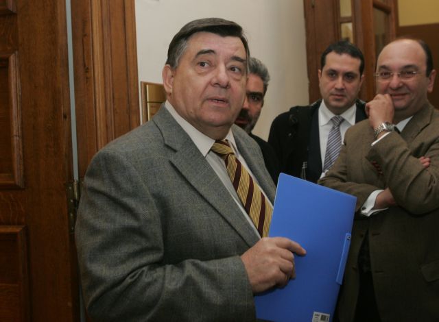 «Δεν θα δεχθώ τελεσίγραφα» λέει ο Γ.Καρατζαφέρης, εξαπολύοντας επίθεση στη Μέρκελ