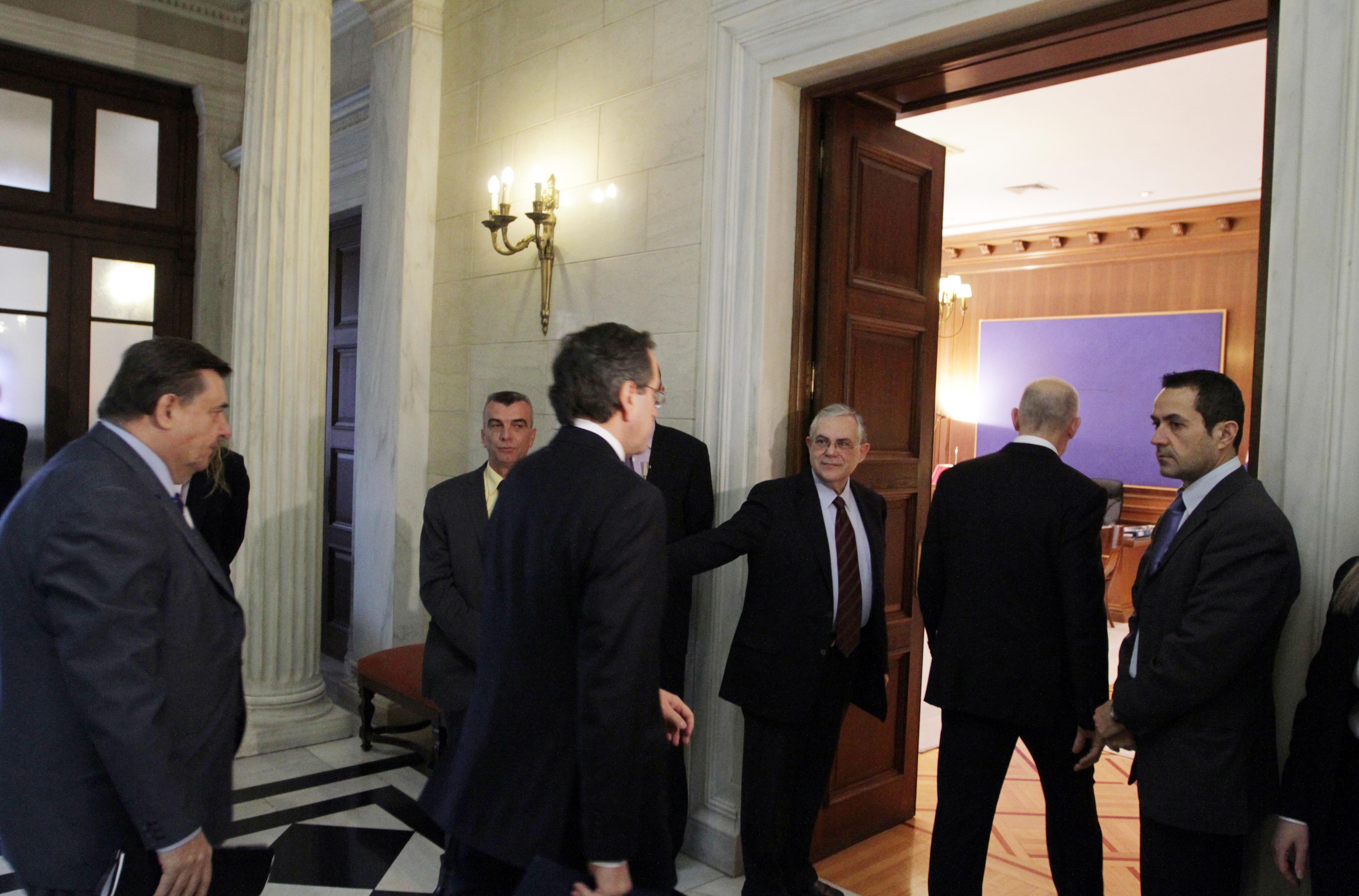 Για την Κυριακή μετατέθηκε η συνάντηση Παπαδήμου με τους πολιτικούς αρχηγούς