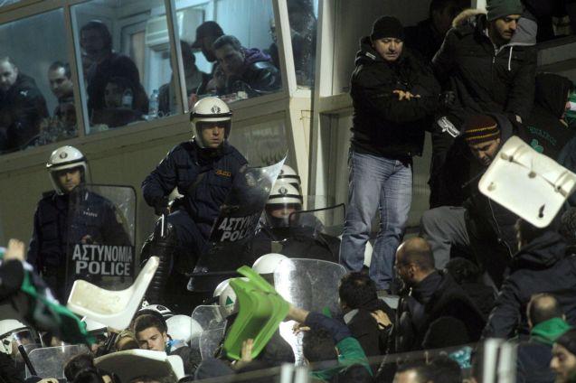 Οκτώ οι συλλήψεις στα σφοδρά επεισόδια οπαδών στη Λιβαδειά