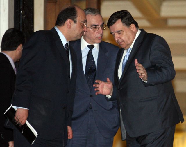 Να φύγουν οι υπουργοί του ΠΑΣΟΚ από την κυβέρνηση ζήτησε ο Γ.Καρατζαφέρης