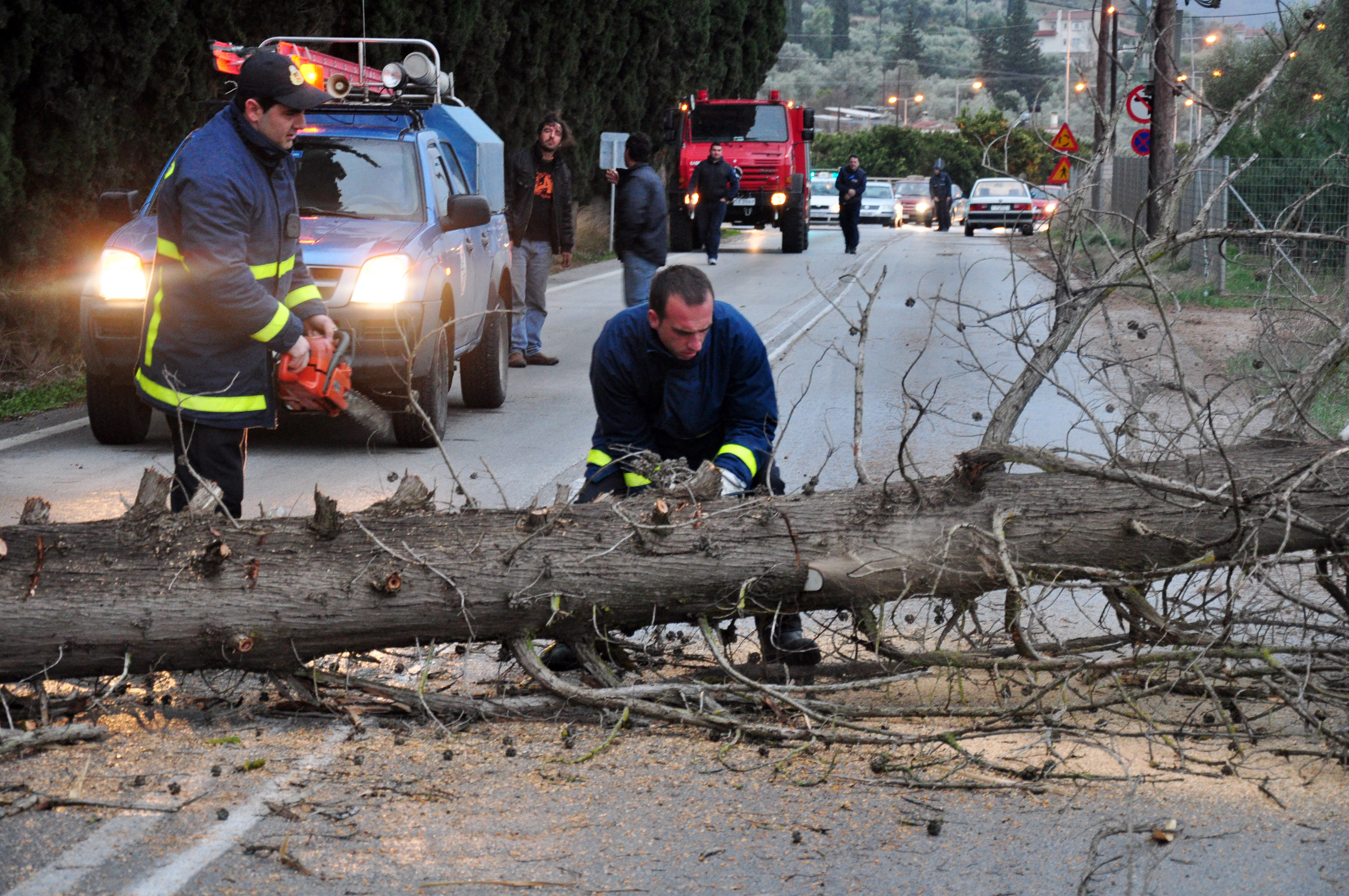 Προβλήματα σε όλη τη χώρα από τις καταρρακτώδεις βροχές