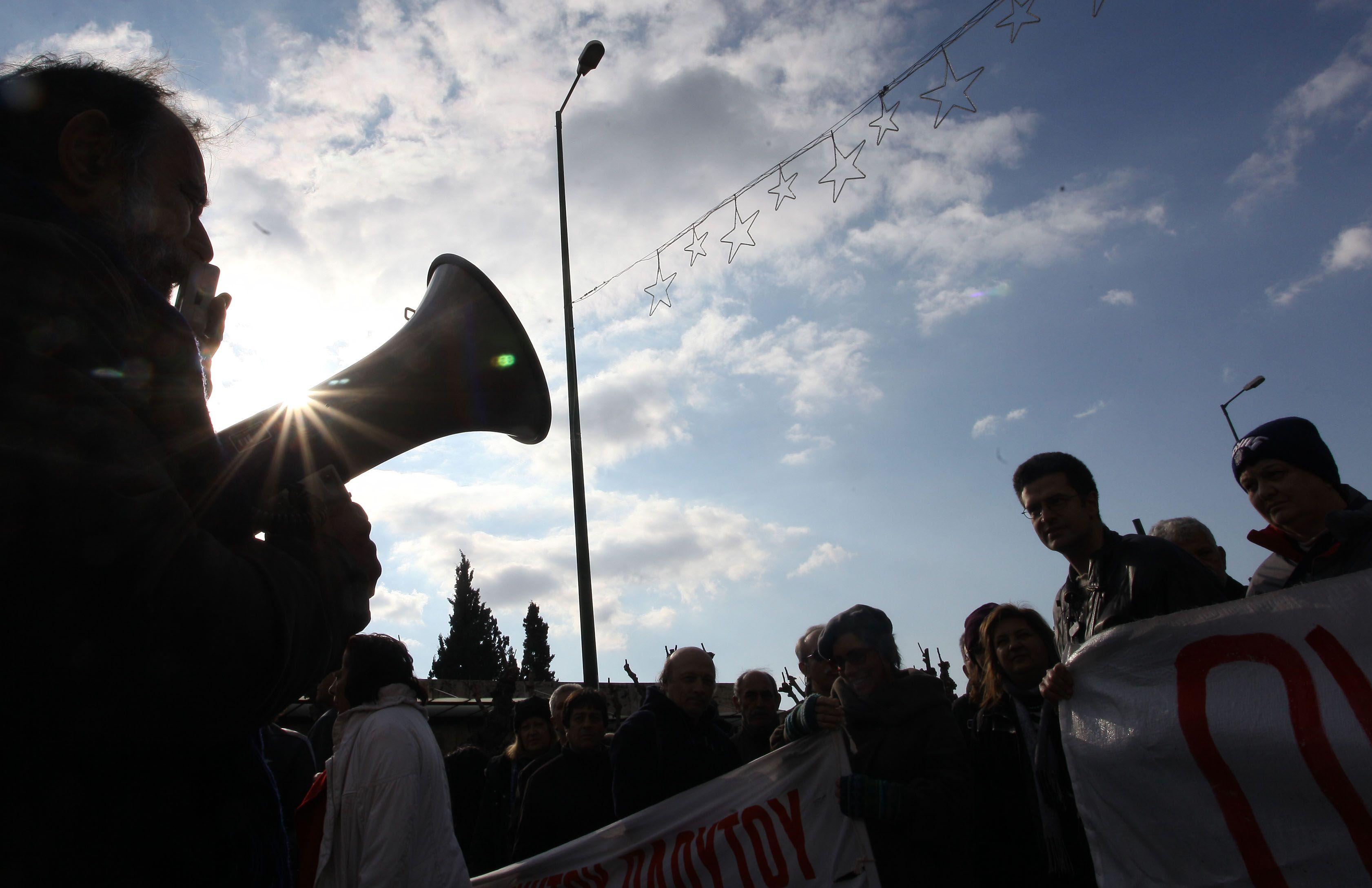 Γενική απεργία ΓΣΕΕ – ΑΔΕΔΥ την Τρίτη για τα νέα επώδυνα μέτρα