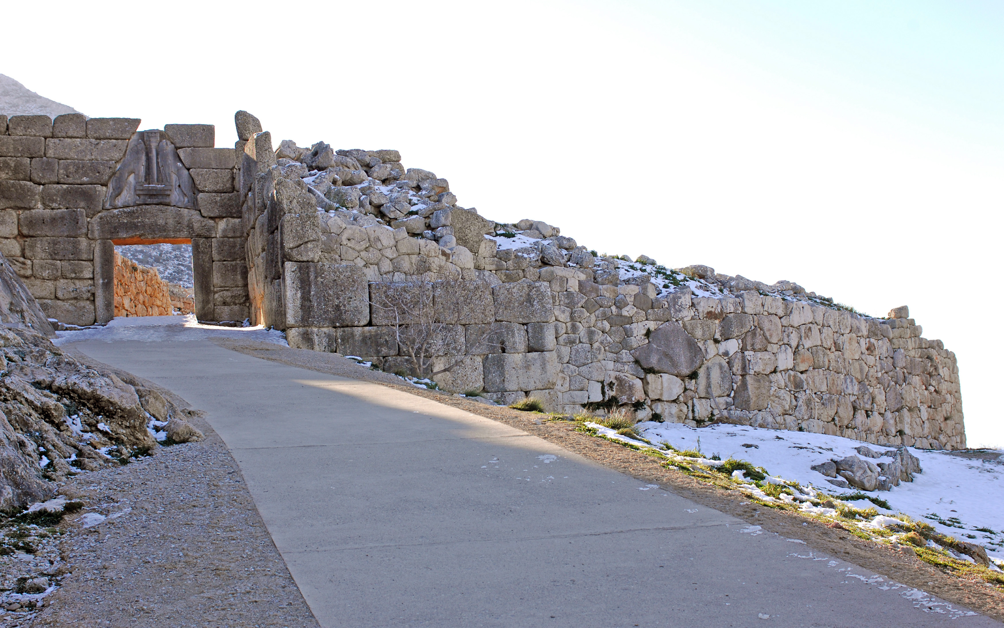 Σε κλοιό κακοκαιρίας και πάλι μεγάλο τμήμα της χώρας