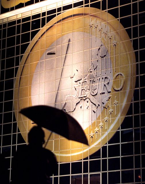 Η ζώνη του ευρώ μπορεί να επιβιώσει και χωρίς την Ελλάδα, δηλώνει η αντιπρόεδρος της Κομισιόν