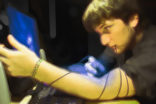 «Παγιδευμένοι» στο διαδίκτυο και οι Έλληνες έφηβοι