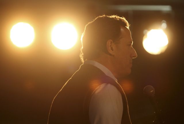 Χατ τρικ του Ρεπουμπλικάνου Ρ.Σαντόρουμ, «ανακατεύει την τράπουλα» στη μάχη για το χρίσμα