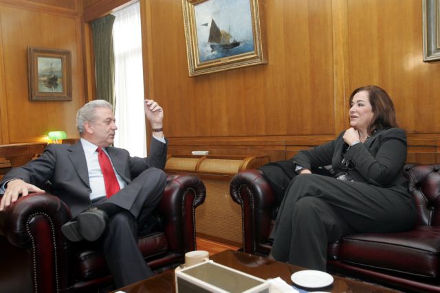 Εξωτερική πολιτική και άμυνα στο επίκεντρο της συνάντησης Αβραμόπουλου-Μπακογιάννη