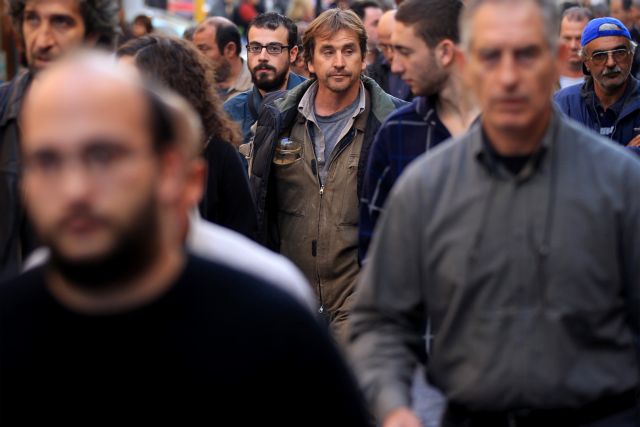 Στο 22% «κλειδώνει» η μείωση του κατώτατου μισθού