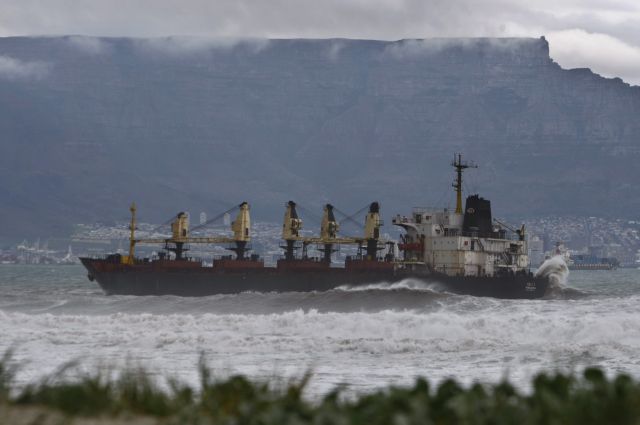 Ακυβέρνητο πλέει φορτηγό πλοίο ανοιχτά της Κέας