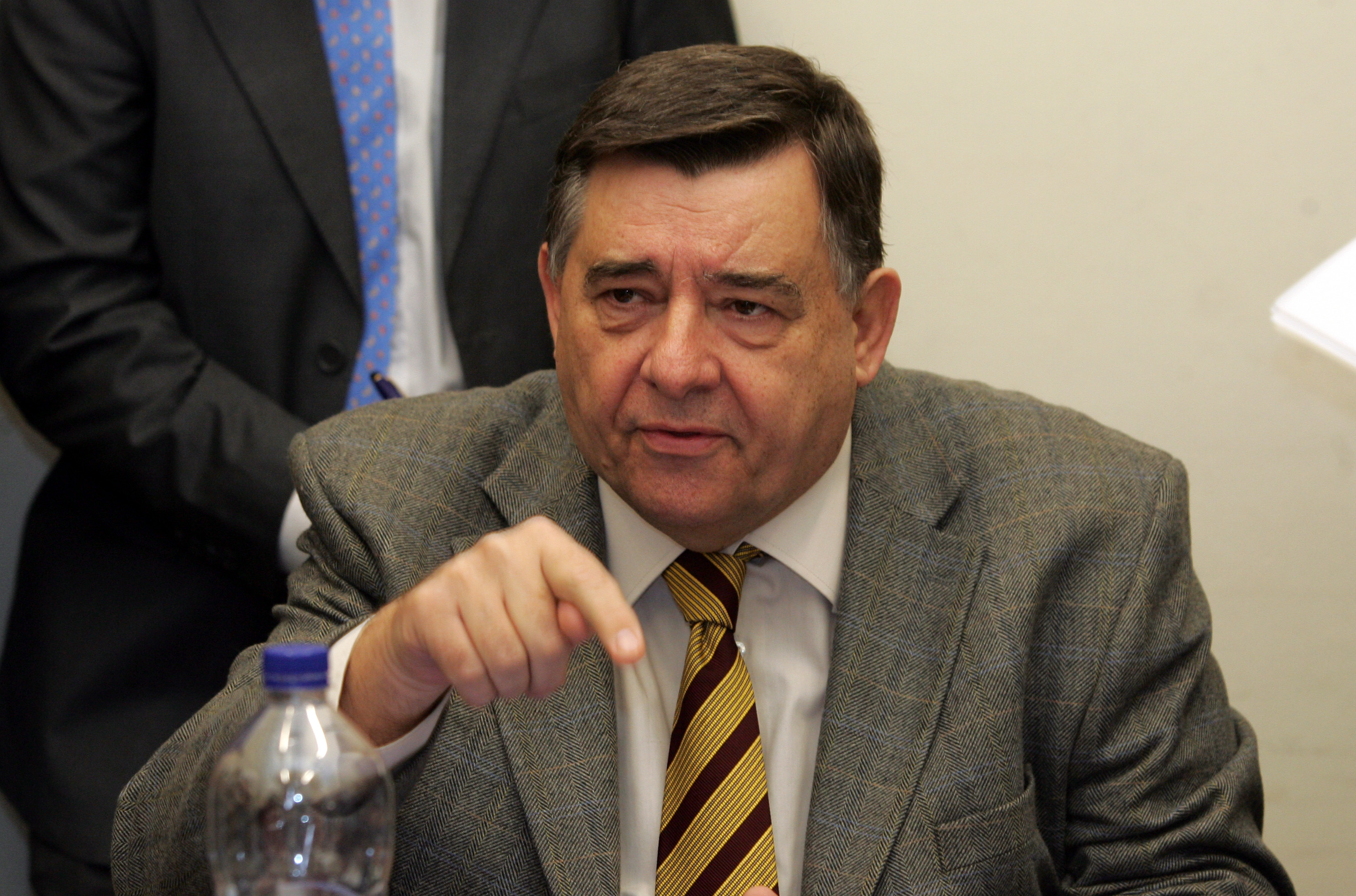 «Όχι» στα μέτρα, «ναι» στην παραμονή των υπουργών του είπε ο Γ.Καρατζαφέρης