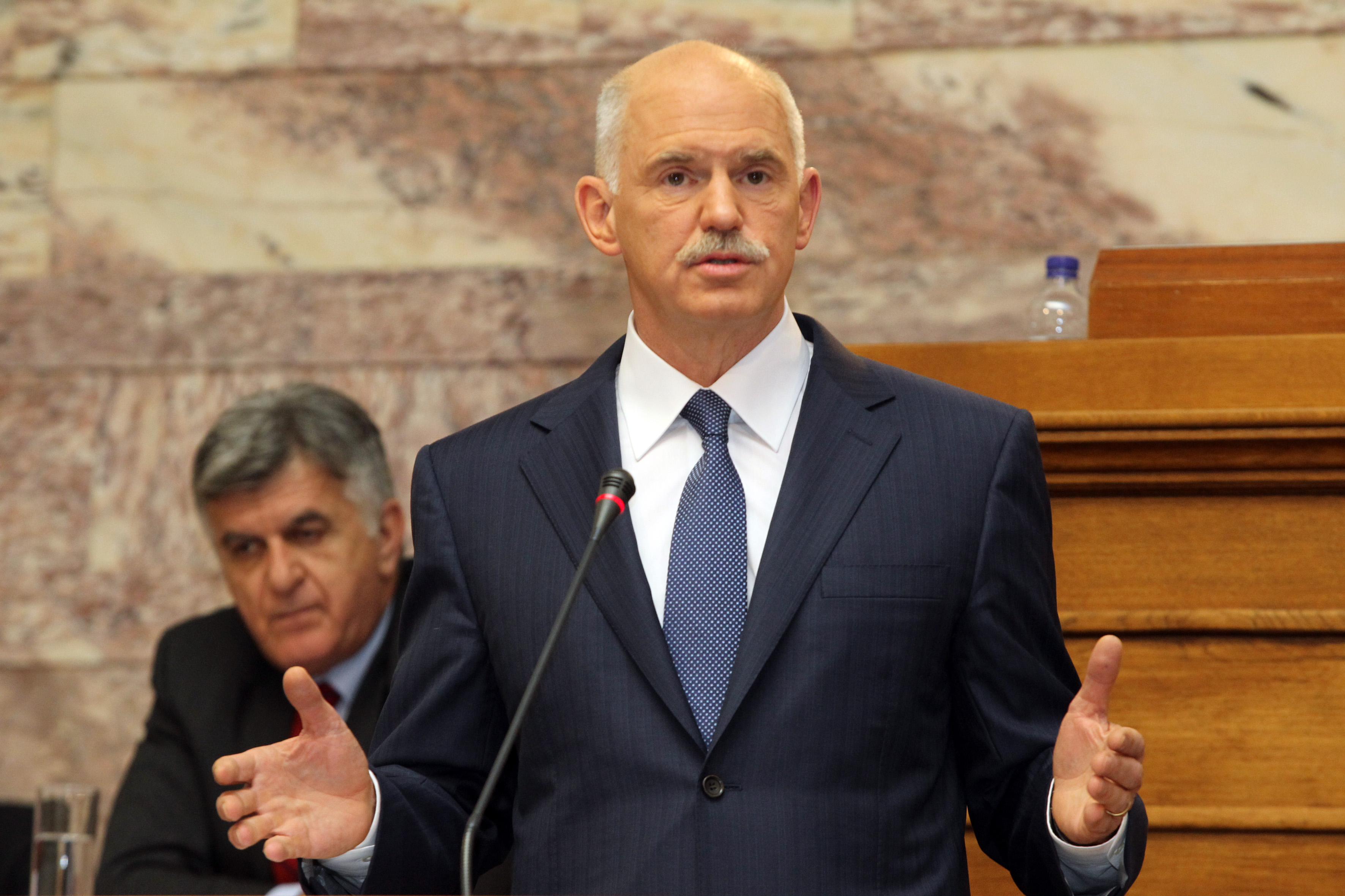 Να απορροφήσουν τους κραδασμούς της πολιτικής κρίσης θα επιχειρήσουν οι ΚΟ ΠΑΣΟΚ και ΝΔ