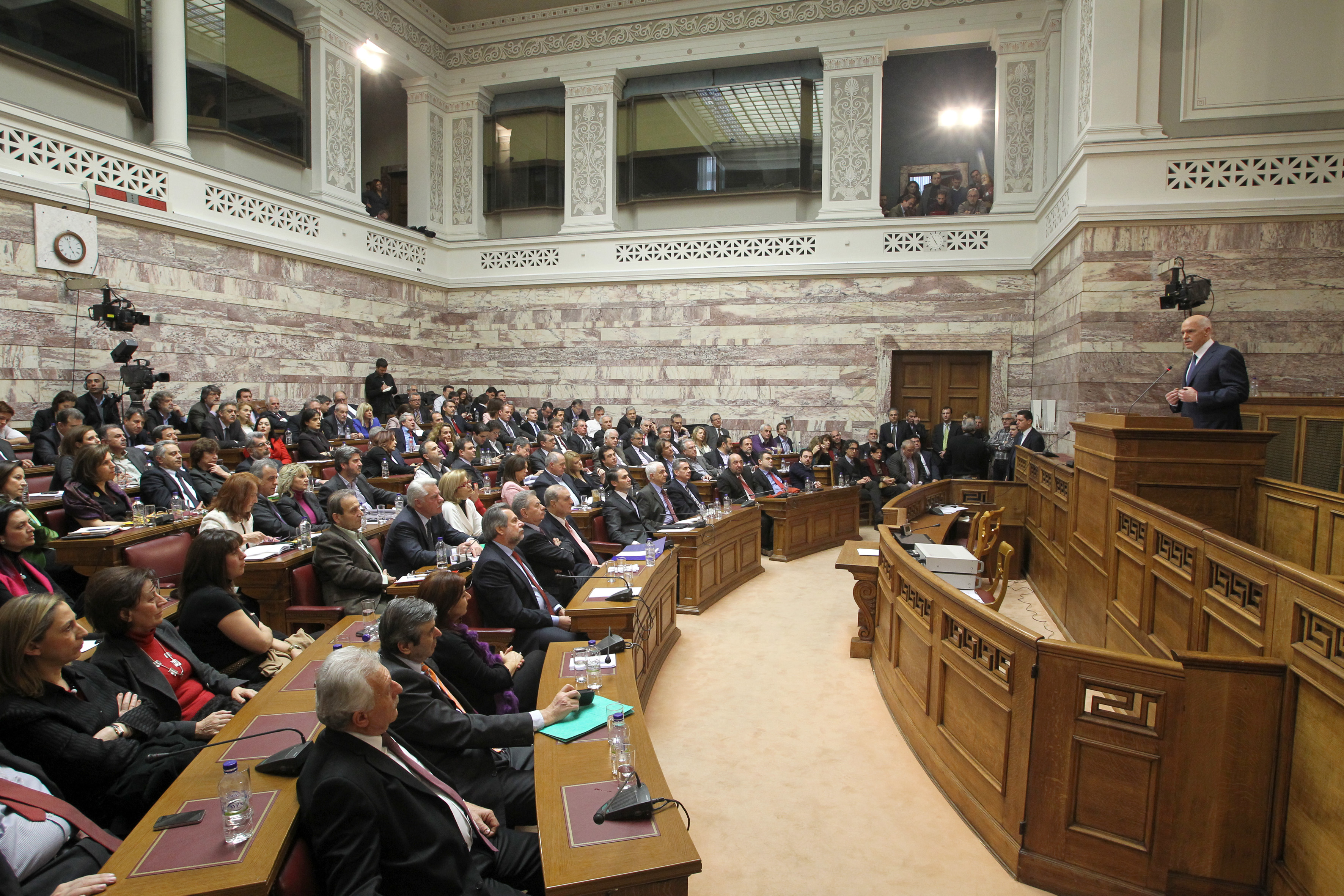 Θέμα κομματικής πειθαρχίας έθεσε ο Γ.Παπανδρέου στην ΚΟ του ΠΑΣΟΚ για το μνημόνιο