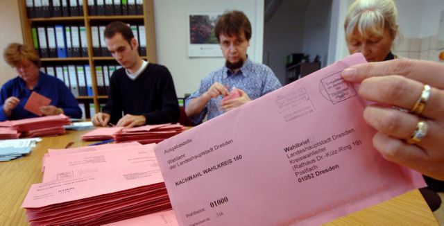 Δημοψηφίσματα στη Γερμανία για τη διάσωση του ευρώ ζητά ο αρχηγός του βαυαρικού CSU