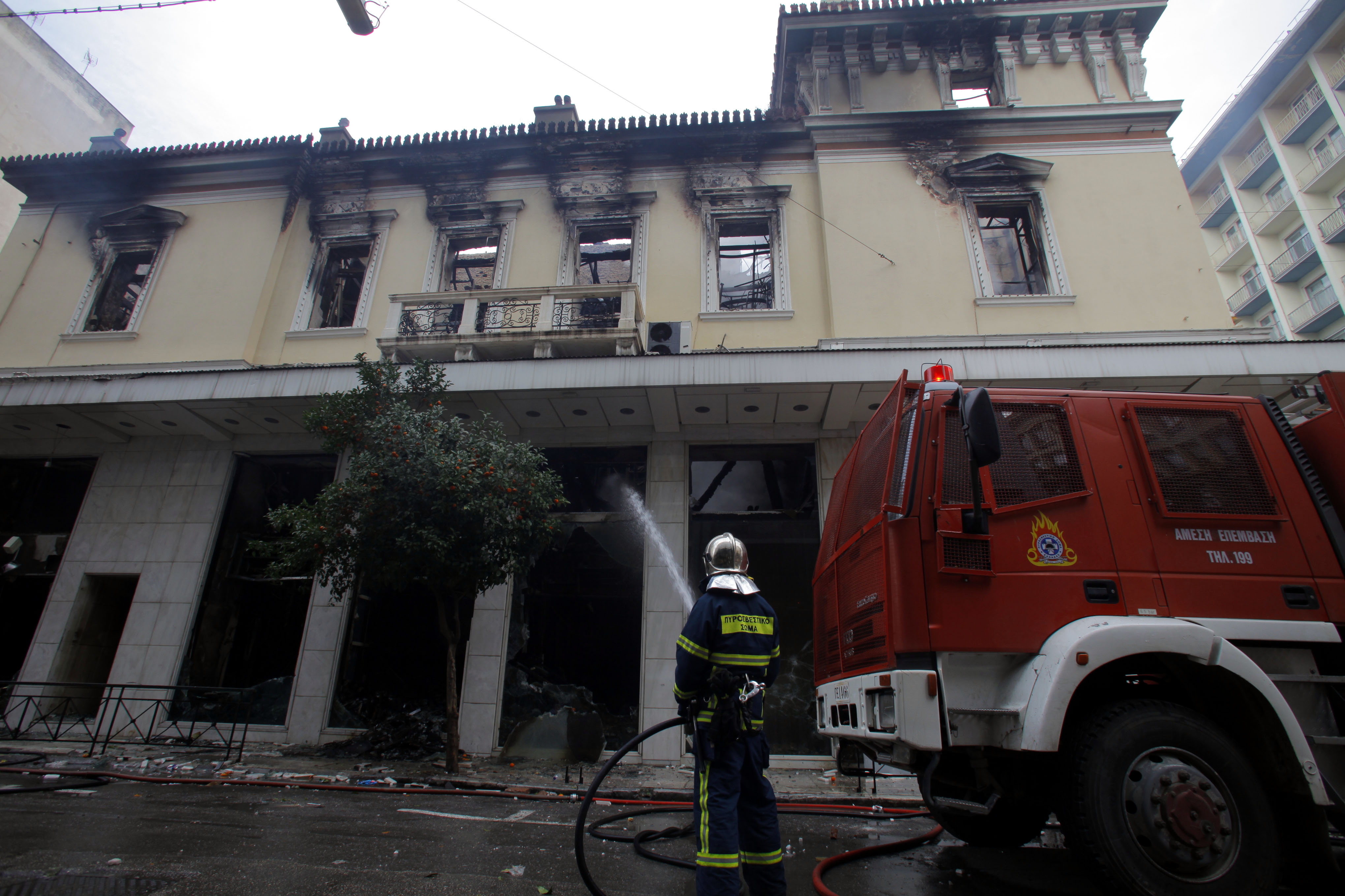 Σοβαρές ζημιές σε ιστορικά κτίρια από τα επεισόδια στην Αθήνα