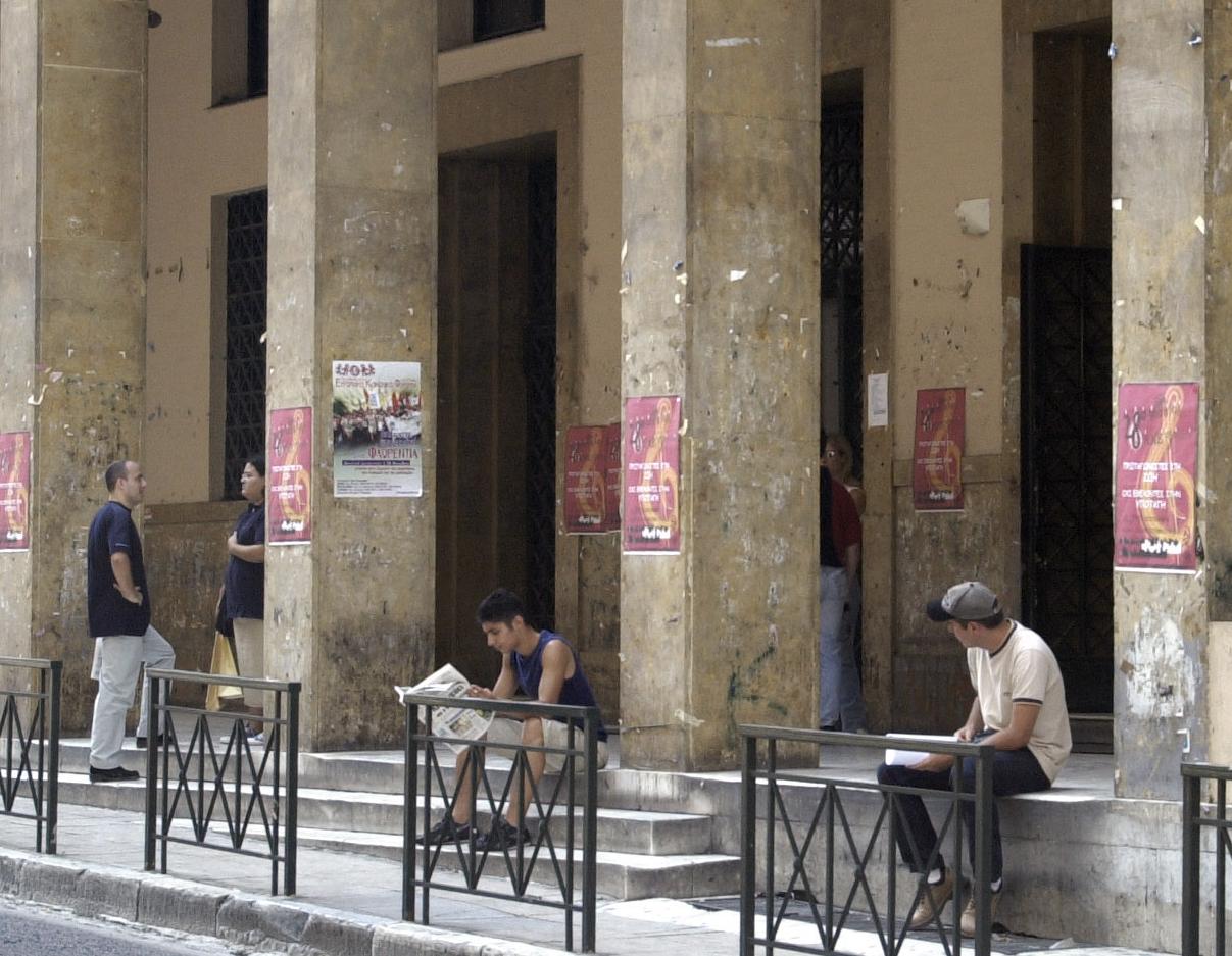 Εξηγήσεις από τις πρυτανικές αρχές για την κατάληψη στη Νομική ζητά η Άννα Διαμαντοπούλου