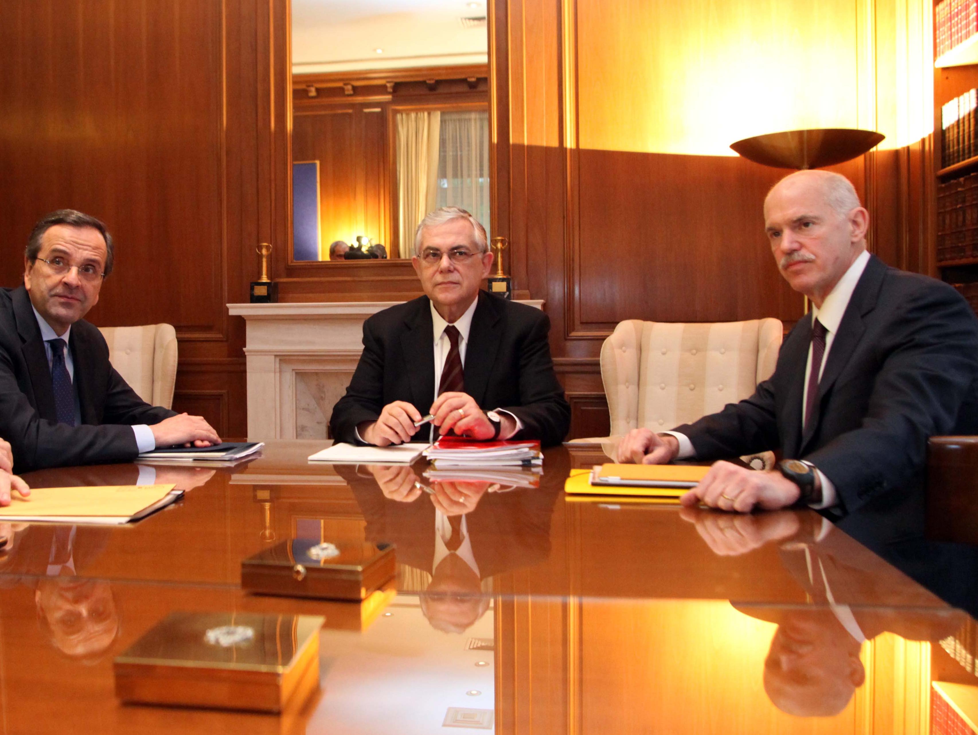 Με τους Γ.Παπανδρέου και Αντ.Σαμαρά συναντάται ο πρωθυπουργός