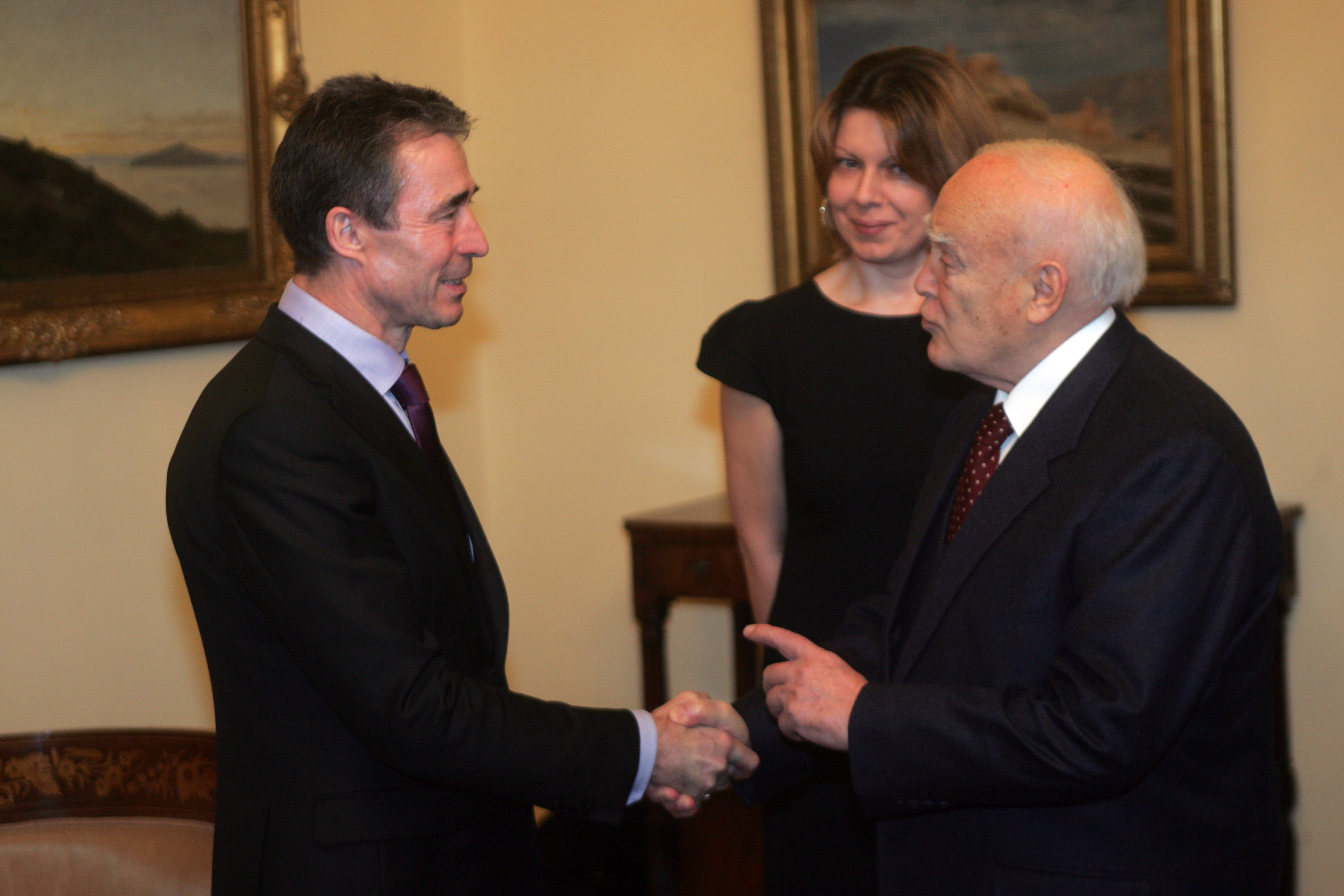 «Ανέκδοτο ο ‘σκοπιανός Μ.Αλέξανδρος’» είπε ο Κ.Παπούλιας στον γγ του ΝΑΤΟ