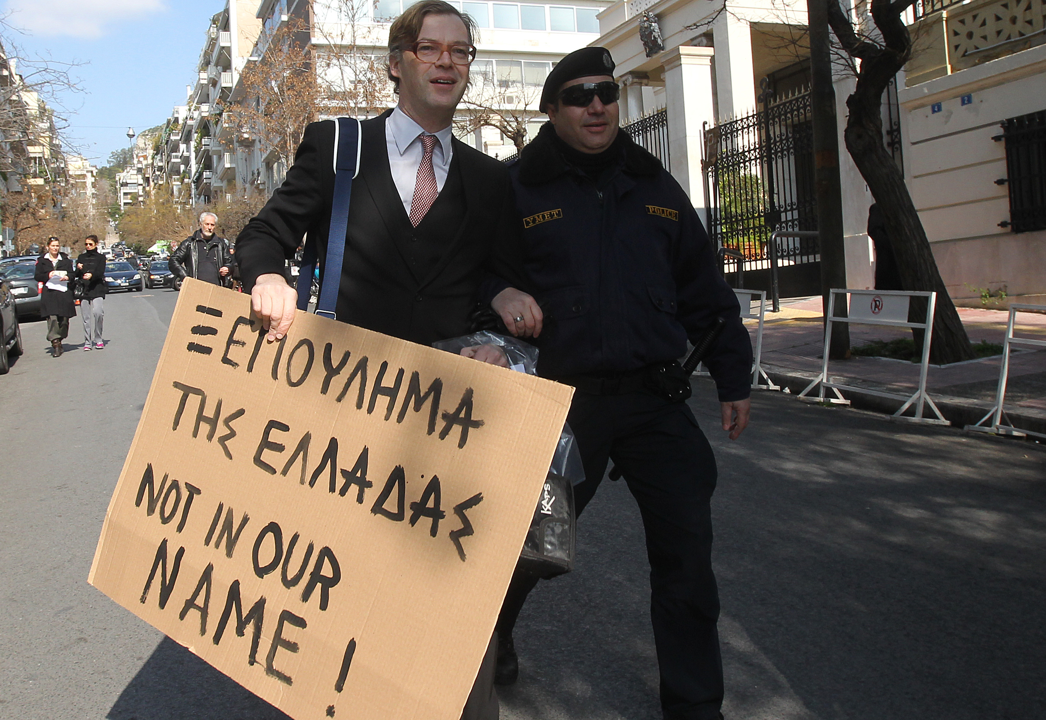 Οκτώ προσαγωγές στη διάρκεια συγκέντρωσης διαμαρτυρίας έξω από την πρεσβεία της Γερμανίας