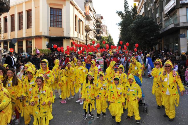 Χιλιάδες μασκαράδες στο πατρινό Καρναβάλι των Παιδιών