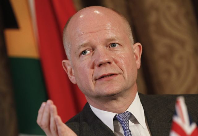 Δεν υπάρχει εύκολος δρόμος εντός ή εκτός ευρώ για την Ελλάδα, λέει η Βρετανία