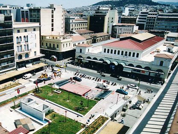 Στοά Αθανάτων: Μικρή αναφορά στο εμπορικό κτήριο και στην αγορά του