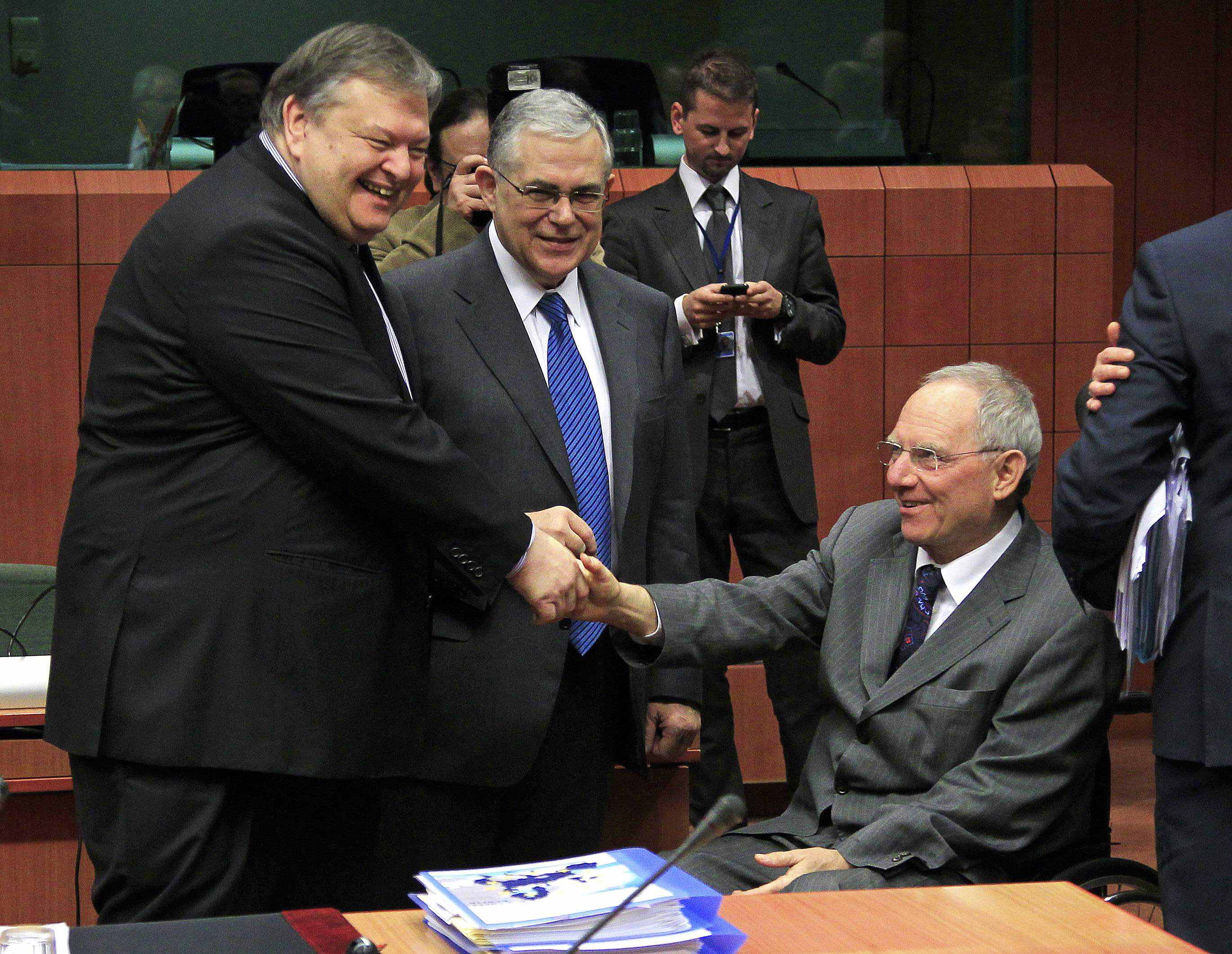 Με συμμετοχή του Λουκά Παπαδήμου η κρίσιμη συνεδρίαση του Eurogroup