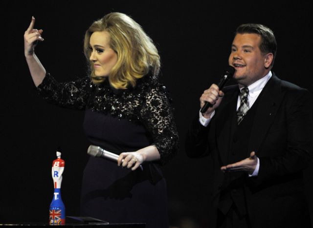 Σάρωσε και τα Βρετανικά Μουσικά Βραβεία η Adele, επεισοδιακή η απονομή