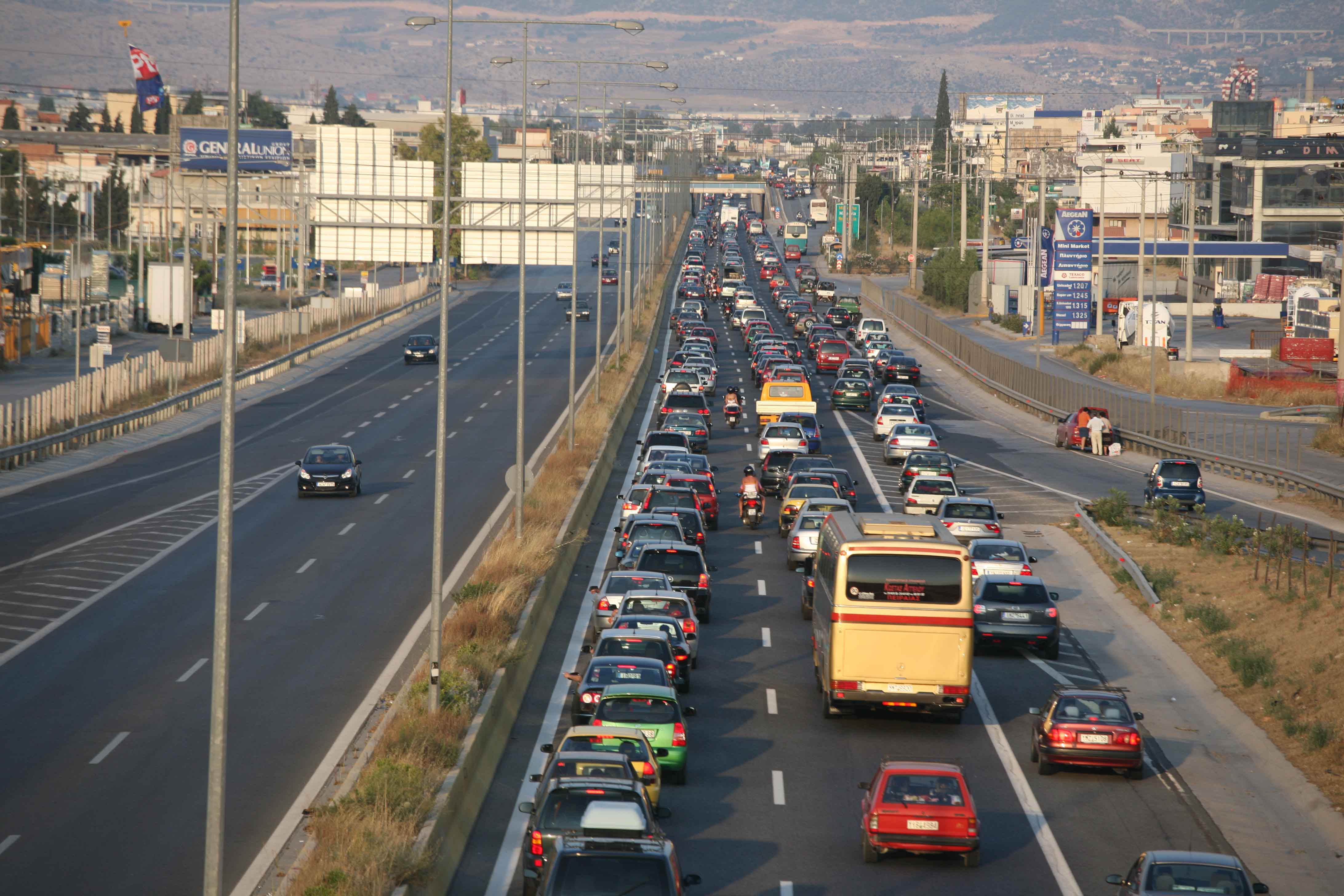 Μέτρα της Τροχαίας για την έξοδο του τριημέρου της Καθαράς Δευτέρας