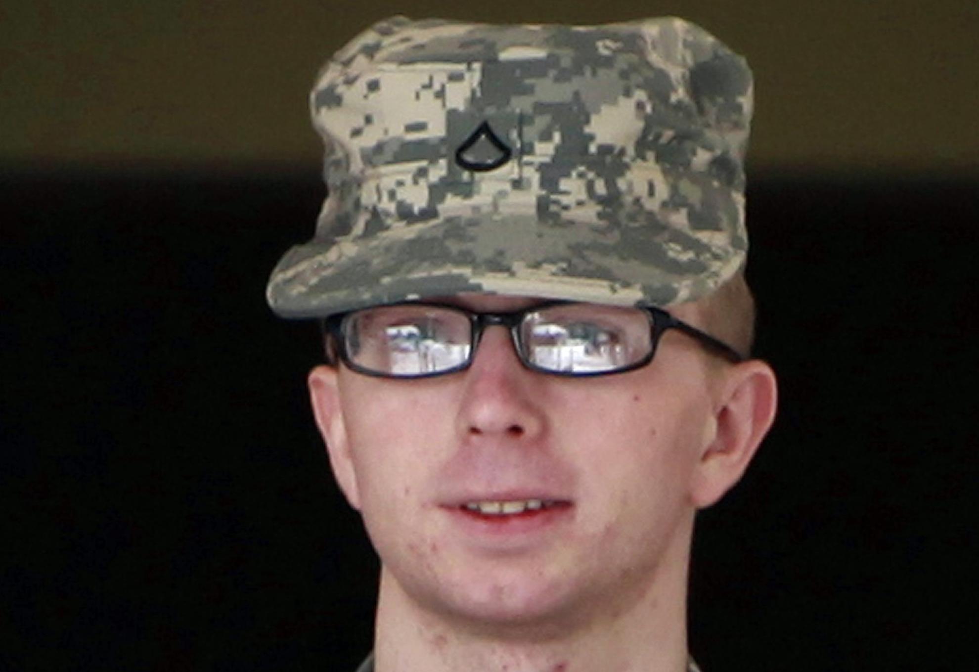 Στο στρατοδικείο εμφανίστηκε ο Μάνινγκ, αντιμέτωπος ακόμα και με τα ισόβια