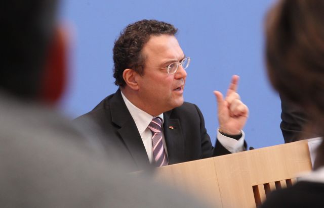 Υπέρ της εξόδου της Ελλάδας από την Ευρωζώνη ο υπουργός Εσωτερικών της Γερμανίας