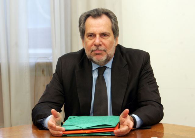 Παραίτηση Παπουτσή από την κυβέρνηση χάριν της υποψηφιότητάς του για το ΠΑΣΟΚ