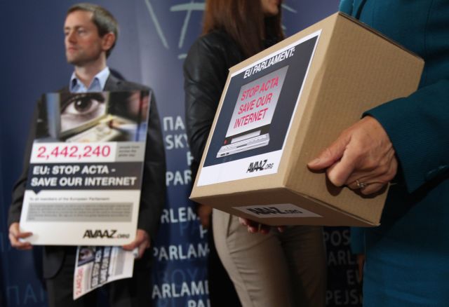 Σχεδόν 2,5 εκατ. υπογραφές κατά της συνθήκης ACTA υποβλήθηκαν στο Ευρωκοινοβούλιο
