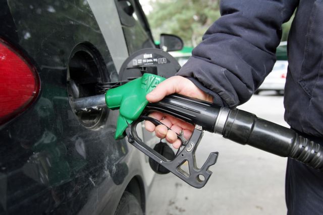 Προς τα 2 ευρώ το λίτρο σκαρφαλώνει η τιμή της αμόλυβδης βενζίνης